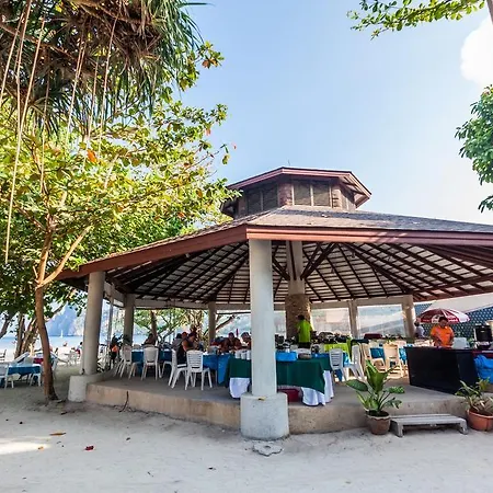 Charlie Hut Bungalow Hotel
